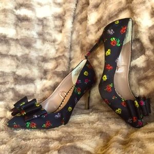 Betsey Johnson Black Floral Bow Pointed Toe Heels